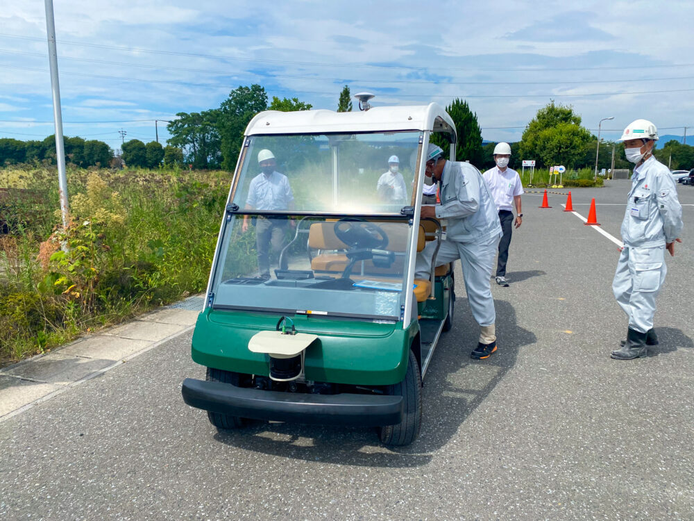 宇宙からの電波で走る?!自社開発の自動運転マイクロEV