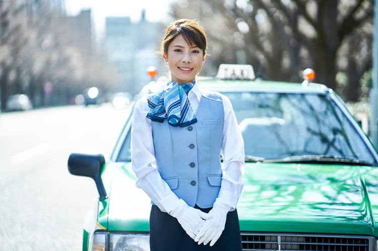 女性ドライバーが安心して働けるタクシーとは？―車両選びと安全機器の最新トレンド