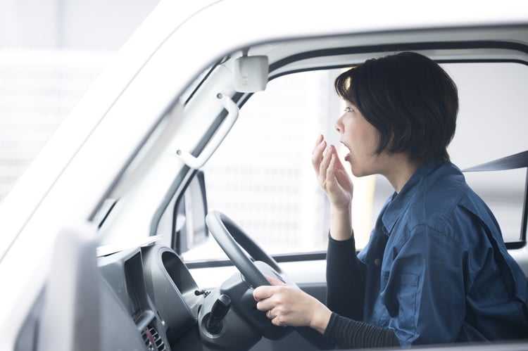 運送業のヒヤリハット事例と再発防止策｜事故を防ぐ安全対策とAIカメラの活用