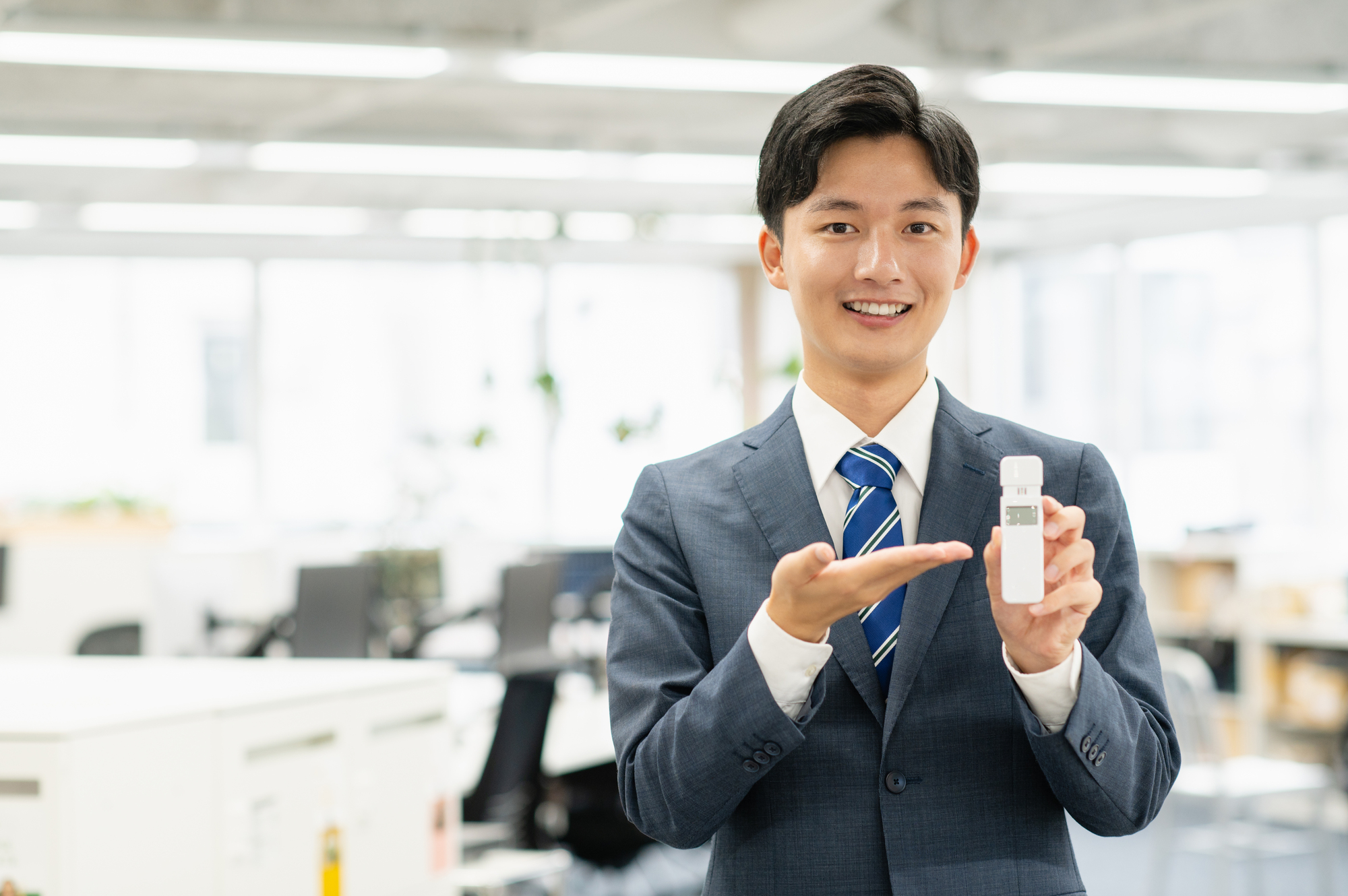 フォークリフト運転におけるアルコールチェックの基礎知識を徹底解説サムネイル画像