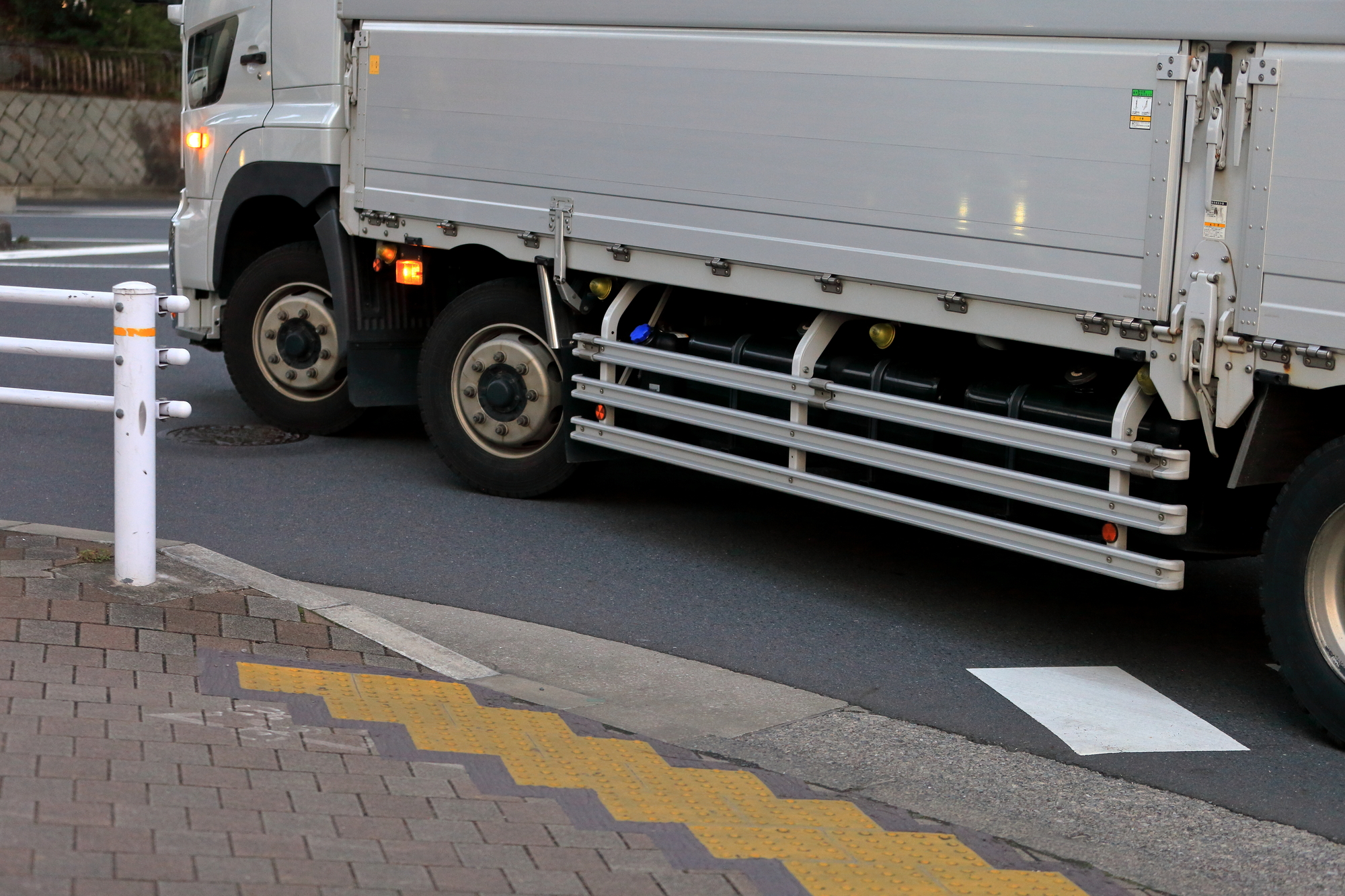 BSISとは？トラックに導入するメリットや、仕組み・機能を徹底解説サムネイル画像