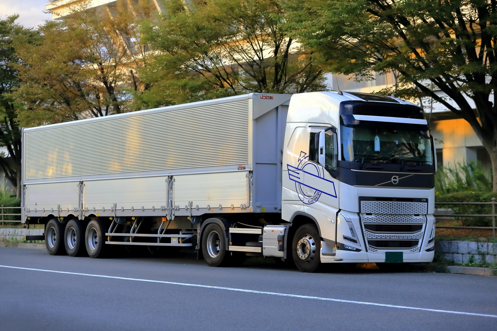 トレーラーのバックカメラ選びと安全対策ガイド｜運送会社の導入事例も紹介サムネイル画像