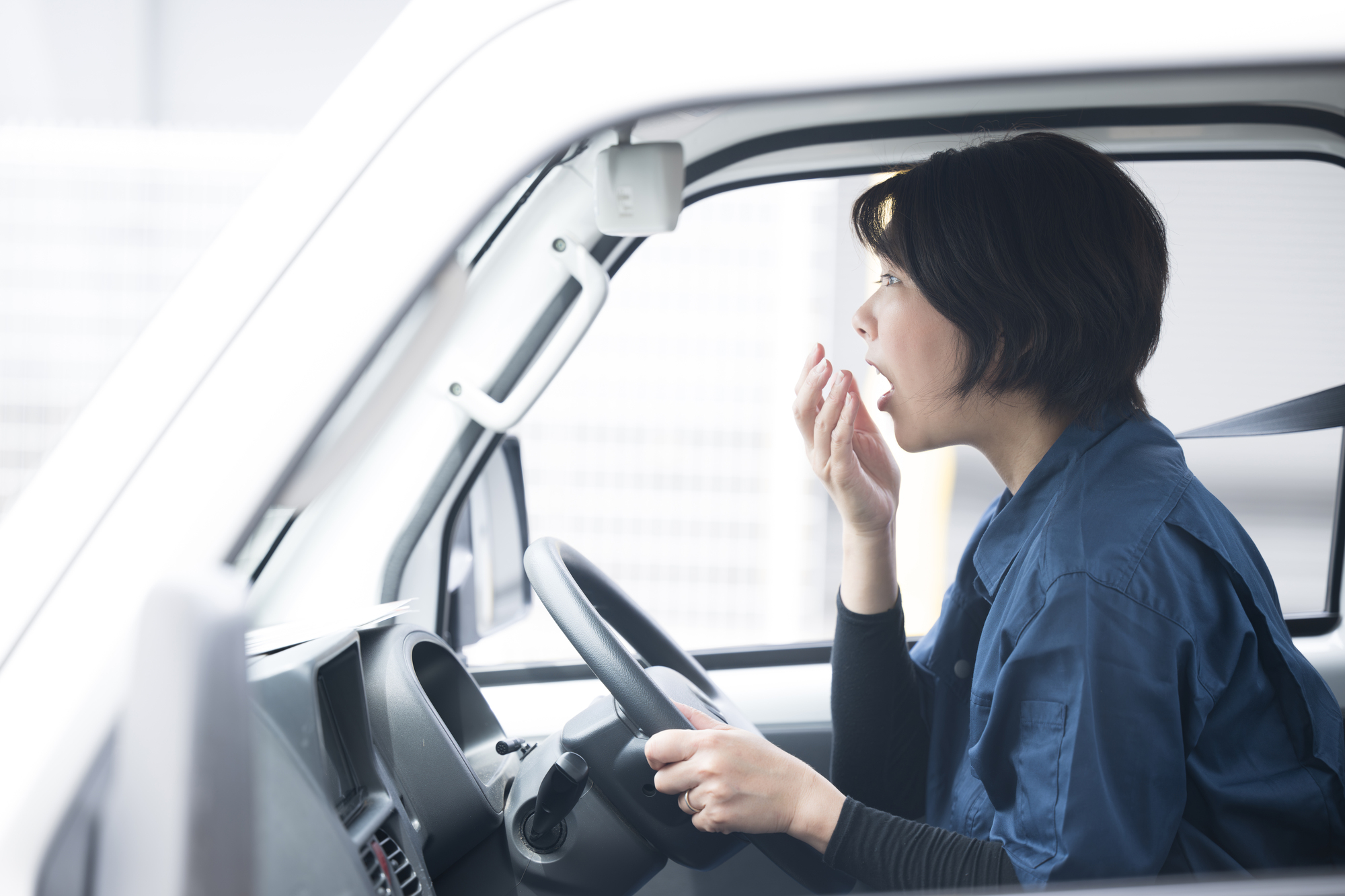 運送業のヒヤリハット事例と再発防止策｜事故を防ぐ安全対策とAIカメラの活用サムネイル画像