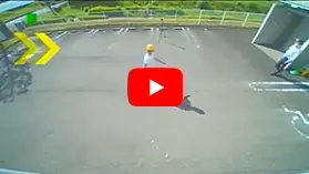 後方に進入する移動物を検知