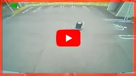 後方の障害物を赤枠で表示